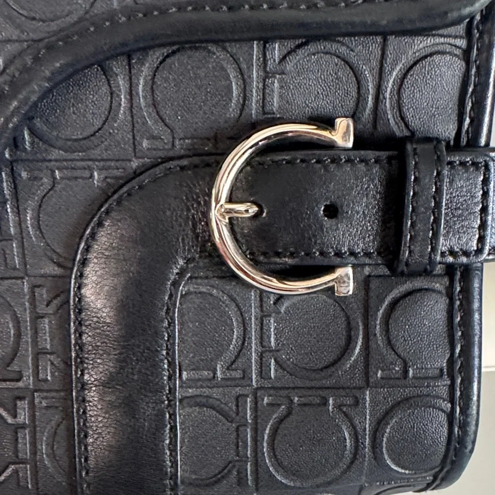 Salvatore Ferragamo Vintage Logo-Embossed Leather Shoulder Bag – Black - Picture 4 of 12